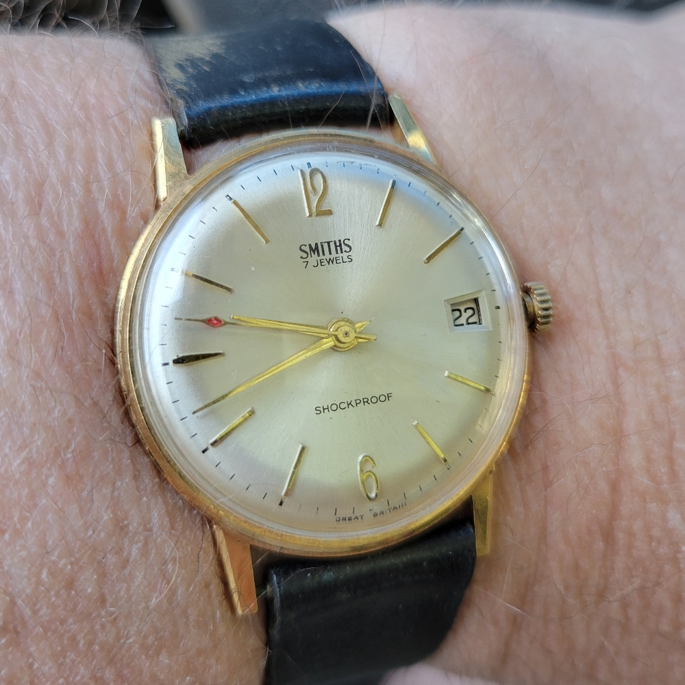 Men's Smiths watch in amazing shape. Manual wind just serviced.